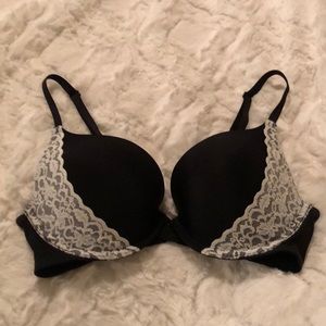 Victoria’s Secret Push Up Bra Black/White Lace 34C